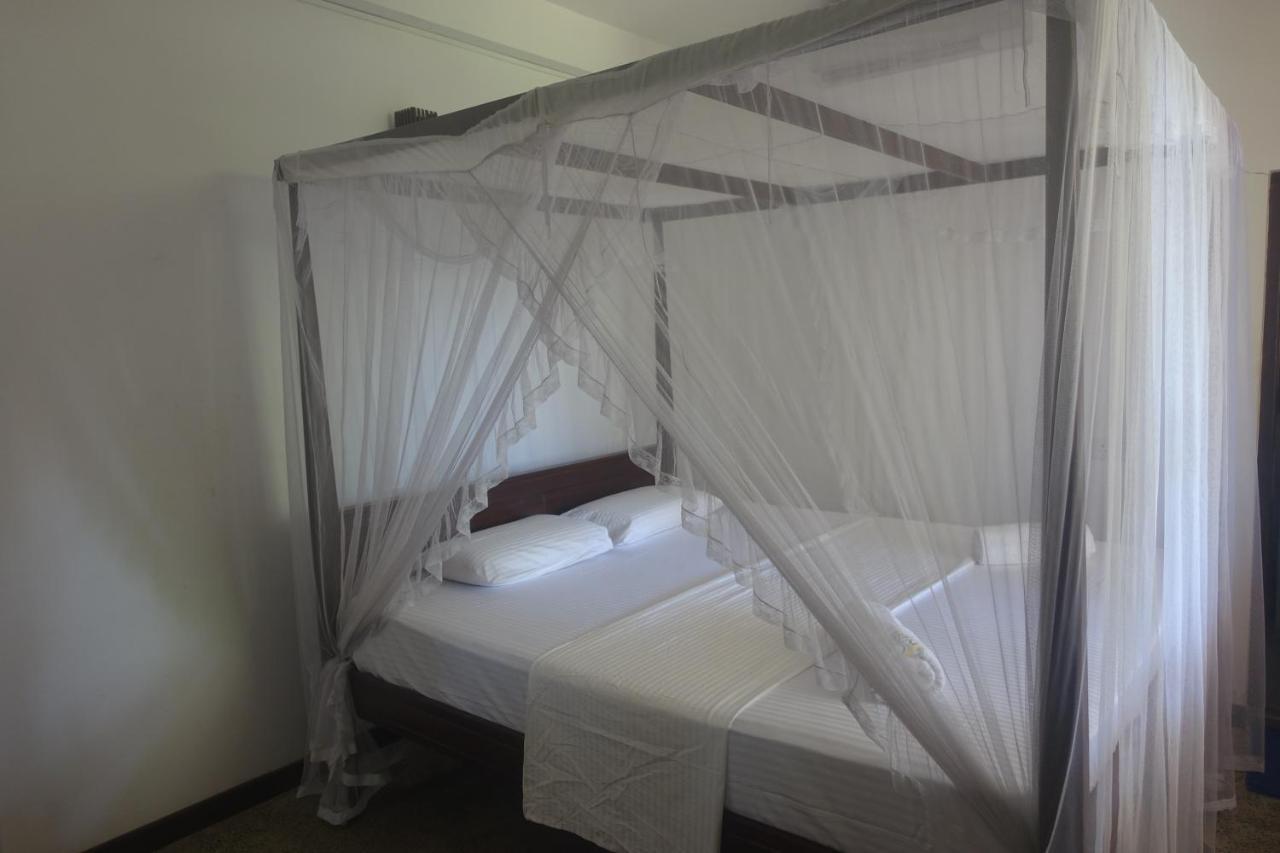 Wh Beach Resort Weligama Bagian luar foto