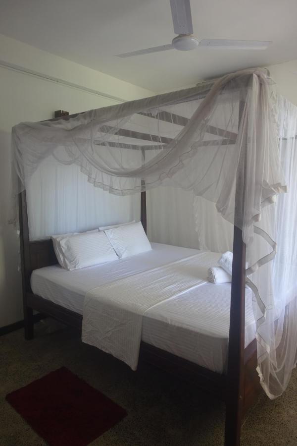 Wh Beach Resort Weligama Bagian luar foto